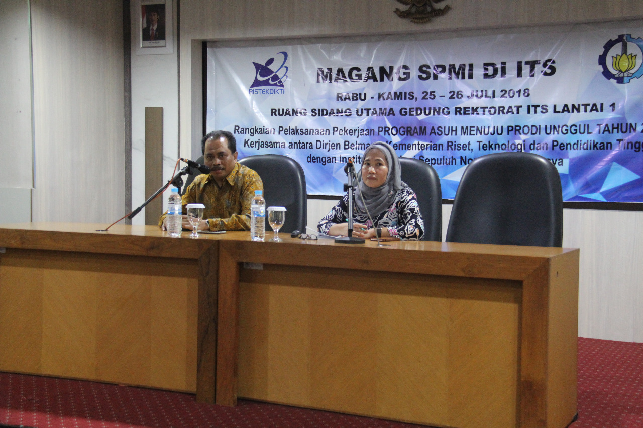 Prof Arif Djunaidy dan Prof Aulia Siti Aisjah saat membuka kegiatan magang SPMI, Rabu, 25 Juli 2018. (Dok)