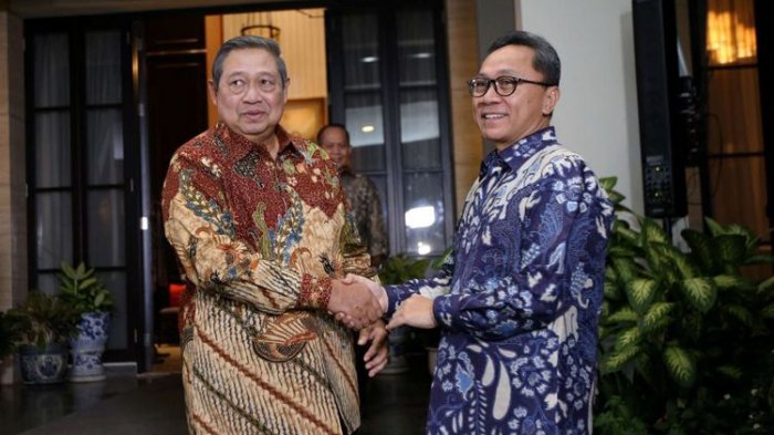 Ketua Umum PAN Zulkifli Hasan bertemu dengan SBY di Mega Kuningan, Jakarta Selatan, Rabu, 25 Juli 2018. (Foto: Antara)
