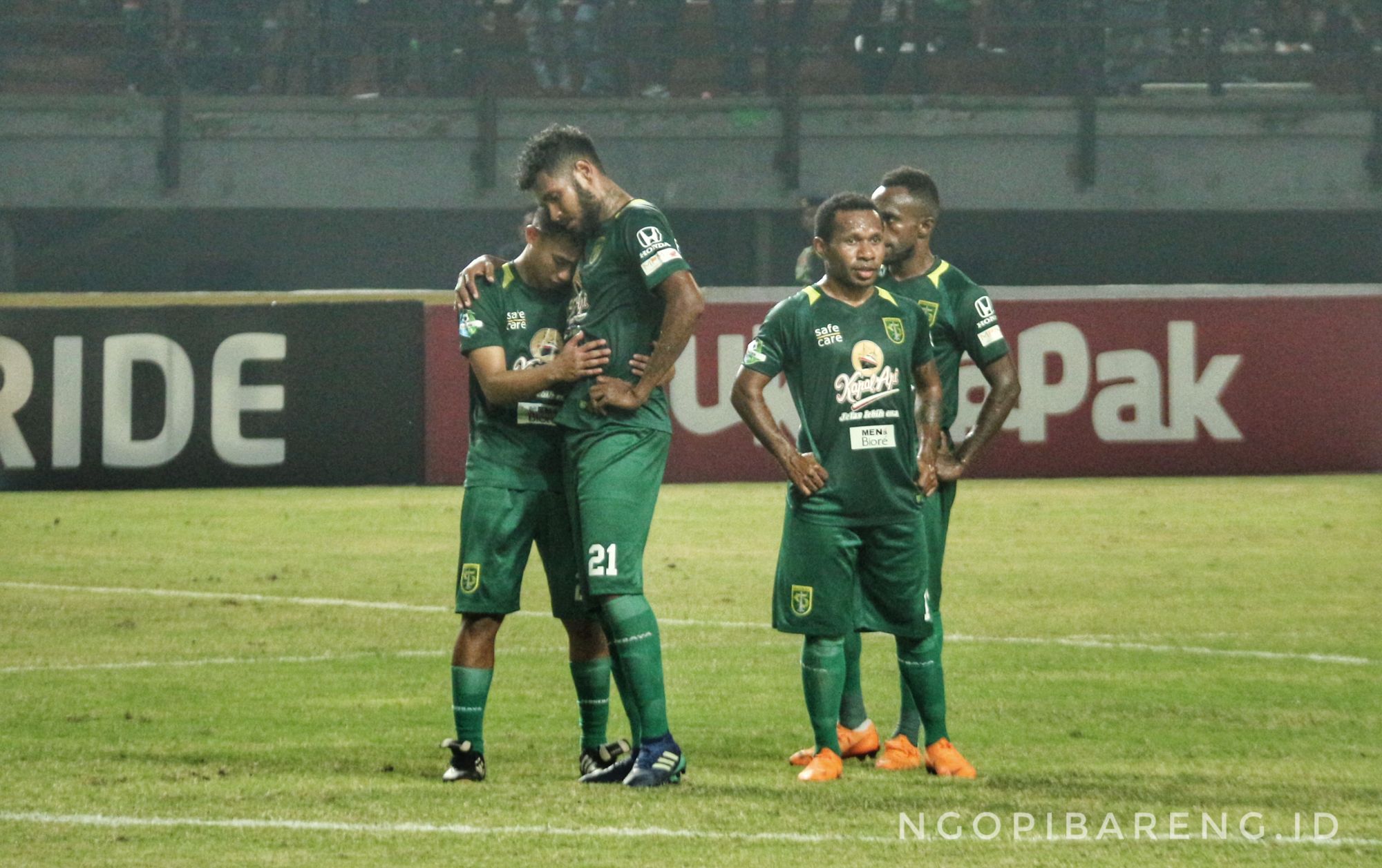 Persebaya telan kekalahan saat jamu Persib Bandung di Stadion Gelora Bung Tomo, Kamis 26 Juli 2018. (foto: hrs/ngopibareng)