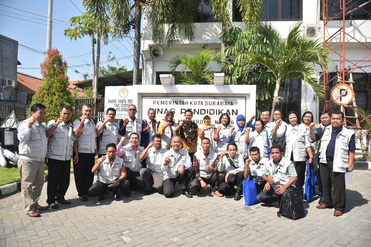 Dinas Pendidikan Surabaya dan 16 Kepala Sekolah Imbas, di Surabaya, Jumat, 27 Juli 2018. (Foto: Farid/ngopibareng.id) 