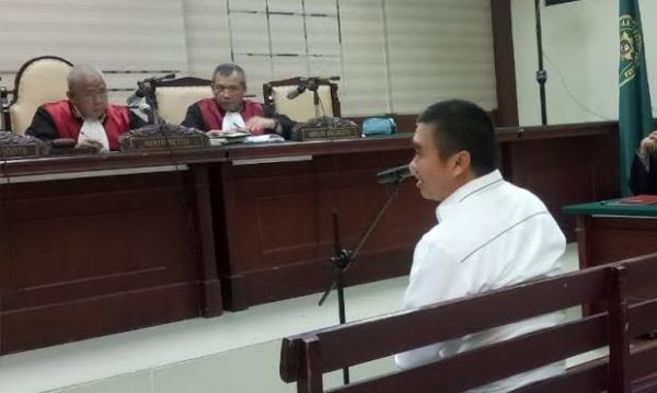 Abah Anton dalam persidangan di Pengadilan Tipikor Surabaya