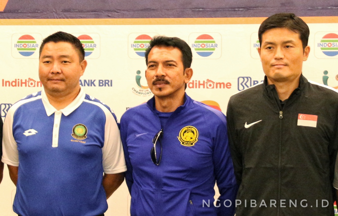 Pelatih Timnas Malaysia U-16, Raja Azlan Shah (tengah). (Foto: Haris/ngopibareng)