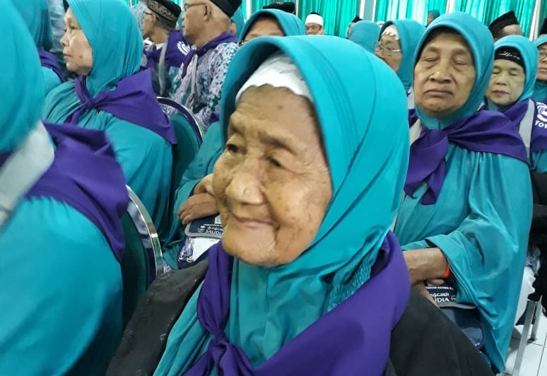Supinah (76) calon jamaah haji asal Ponorogo, saat ditemui di Asrama Haji Embarkasi Surabaya, Sabtu 28 Juli 2018. (foto: farid/ngopibareng.id) 