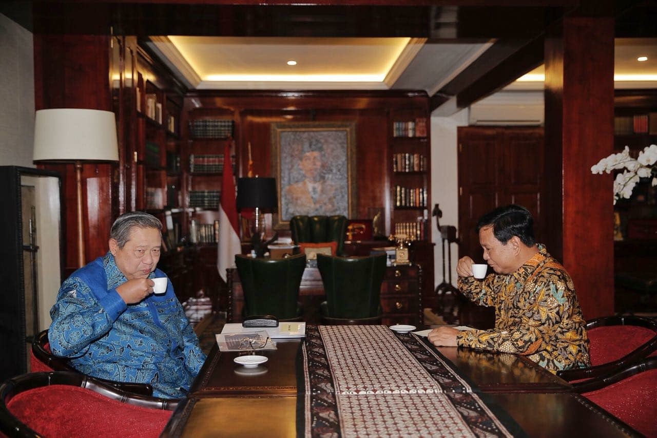 Ngopi bareng Susilo Bambang Yudhoyono dan Prabowo di rumahnya Jalan Kertanegara, Jakarta Selatan (30/7). Foto : Istimewa