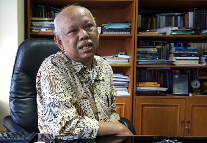 ILMIAH: Prof Dr Azyumardi Azra, intelektual Muslim Internasional asal Pariaman Sumatera Barat. (foto: ist)