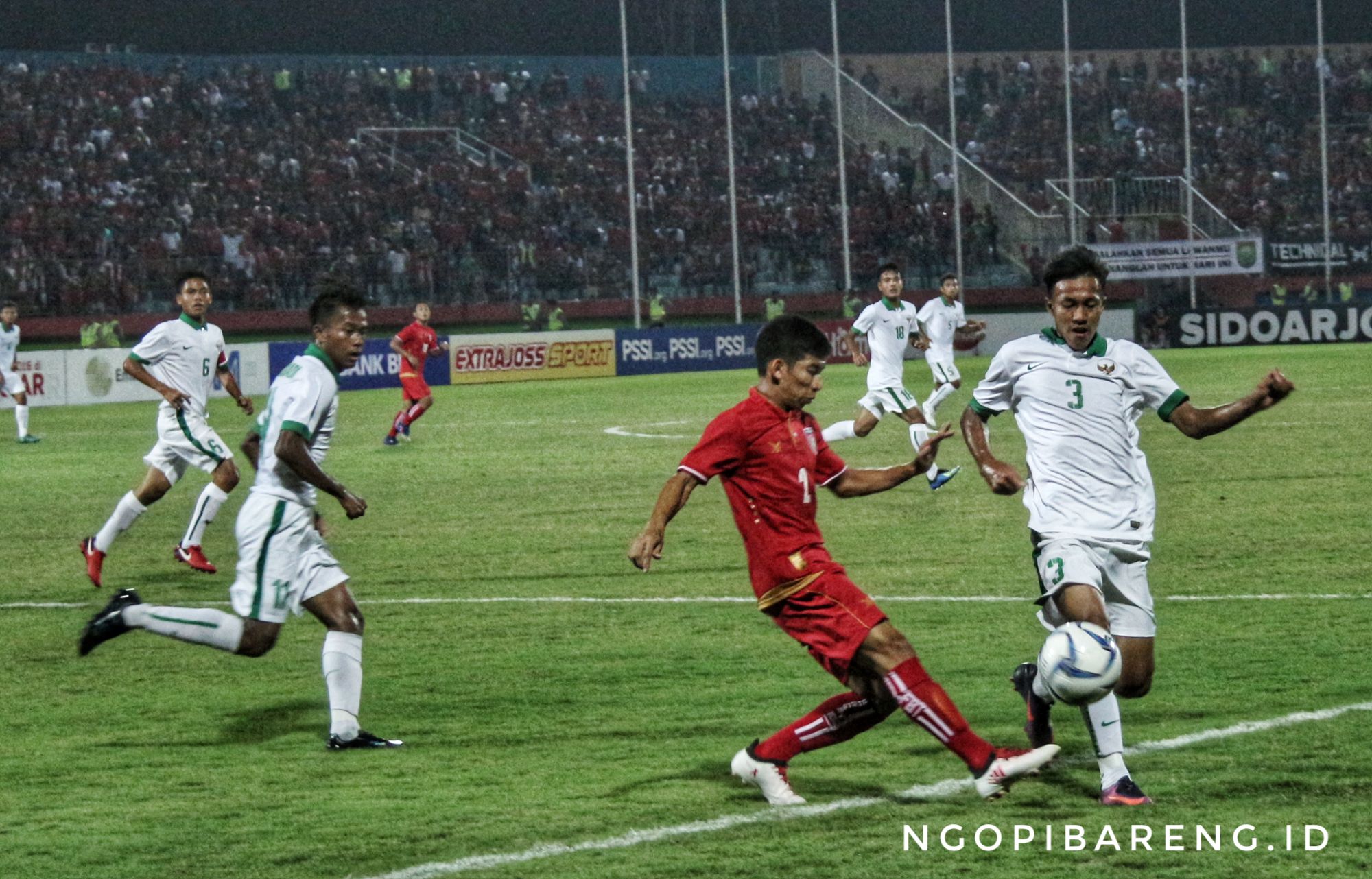 Timnas Indonesia menghadapi Myanmar di Stadion Gelora Delta Sidoarjo, Selasa 31 Juli 2018. (foto: hrs/ngopibareng)