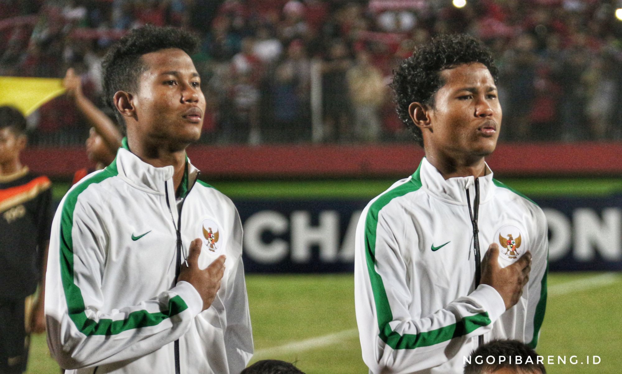 Saudara kembar Bagas Kahfa (kiri) dan Bagus Kahfi merupakan pemain Timnas Indonesia yang berajang di Piala AFF U-16. (foto: hrs/ngopibareng)