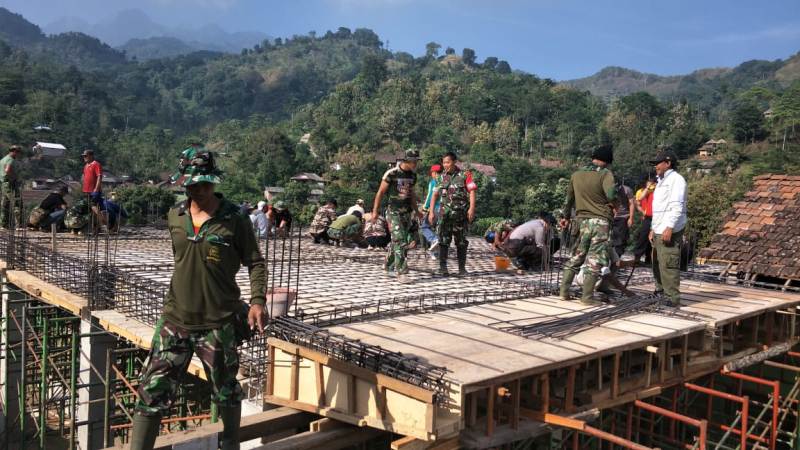 Suasana Pembangunan Balai Desa Jembul Kecamatan Jatirejo Kabupaten Mojokerto, Lokasi TMMD Ke-102