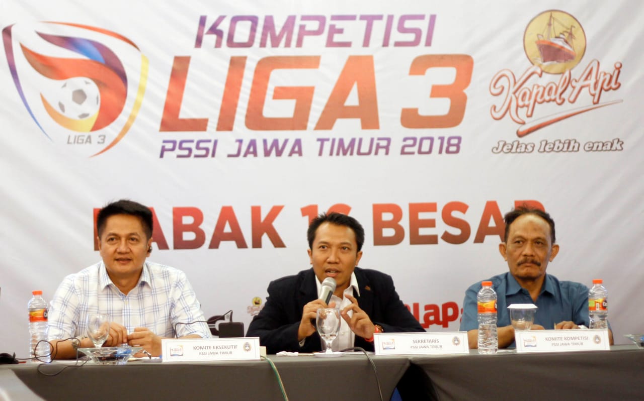 Manager meeting pembagian grup babak 16 besar Liga 3 Jatim, di Hotel Java Paragon, Surabaya, Jumat 3 Agustus 2018. (foto: ngopibareng)