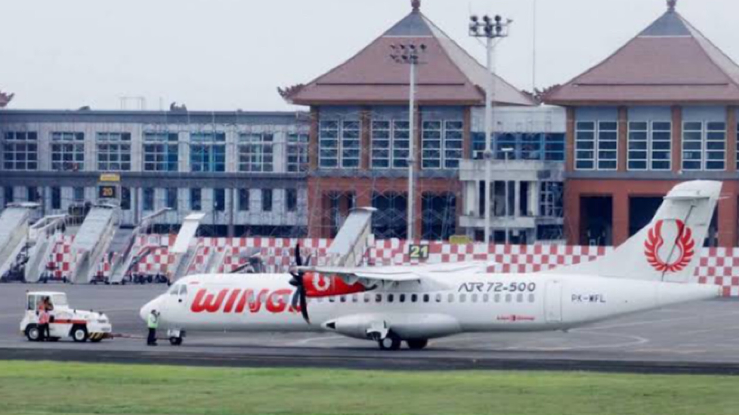 Dua penerbangan Wing Air dibatalkan keberangkatannya seiring meningkatnya aktivitas Gunung Dukono, Jumat, 3 Agustus 2018. 
