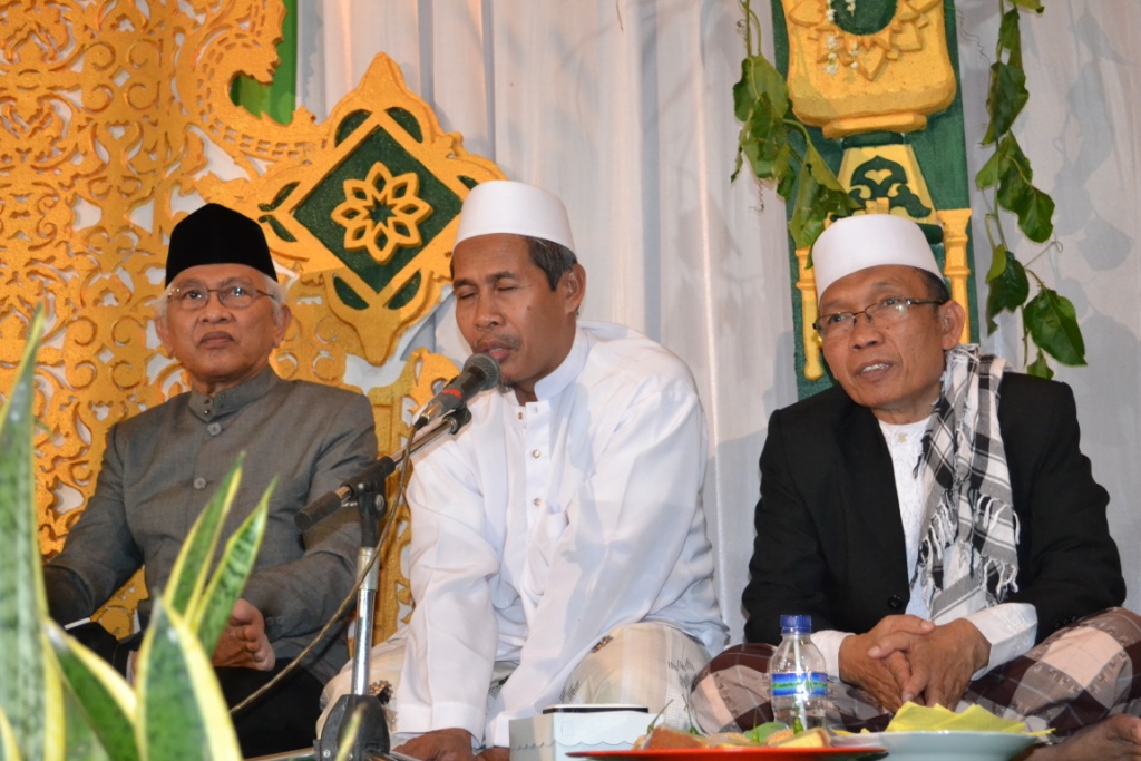 ULAMA: KH Marzuqi Mustamar, Ketua PWNU Jawa Timur (terpilih) bersama Gus Mus (kiri). (foto: dok ngopibareng.id)