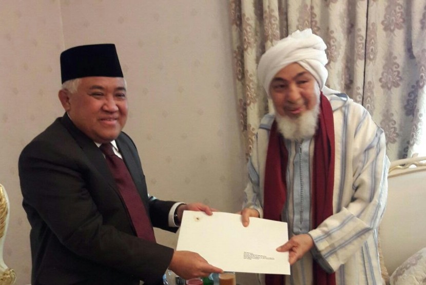 ULAMA: Din Syamsuddin ketika bersama Syaikh Dr. Abdullah bin Bayah dari Uni Emirat Arab. (foto: dok ngopibareng.id)