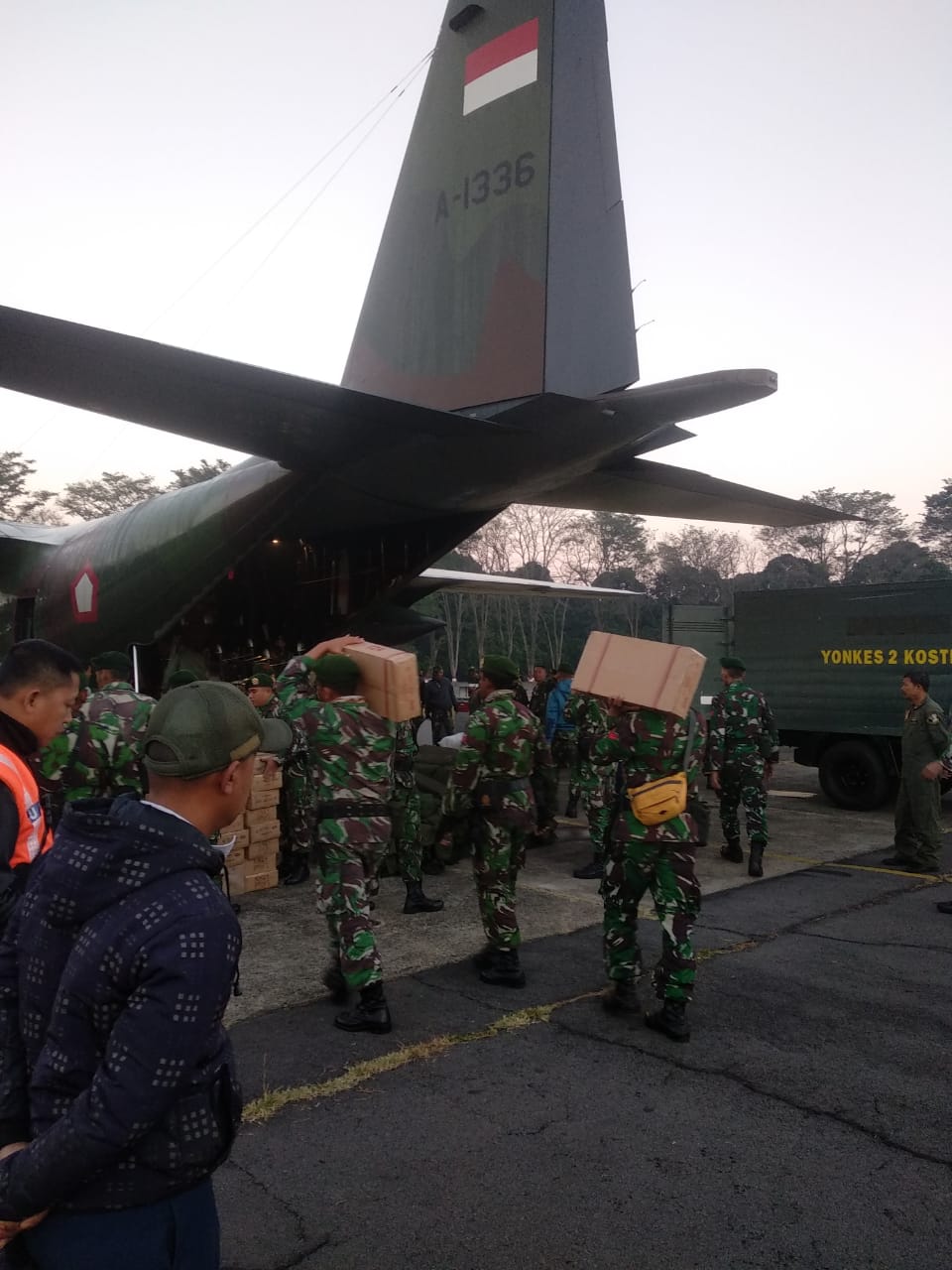Pangkalan Udara (Lanud) TNI AU Abdul Rachman Saleh Malang mengirim pesawat Hercules jenis C 130 A 1336 ke Lombok Nusa Tenggara Barat (NTB), Senin 6 Agustus 2018. (Foto: Dok. Lanud Abd Saleh)