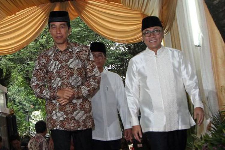 Presiden Jokowi bertemu Ketua MPR Zulkifli Hasan dalam acara buka puasa bersama. (Foto: Tribun) 