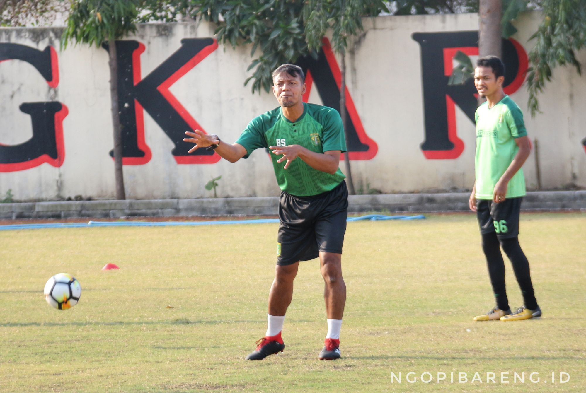 Pelatih caretaker Persebaya, Bejo Sugiantoro. (foto: Haris/ngopibareng.id)