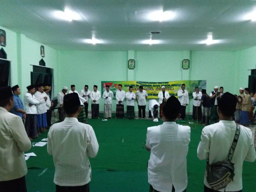 AKTIVITAS: Majelis Dzikir dan Shalawat Rijalul Ansor (PW MDS RA) Jawa Timur. (foto: ngopibareng.id) 