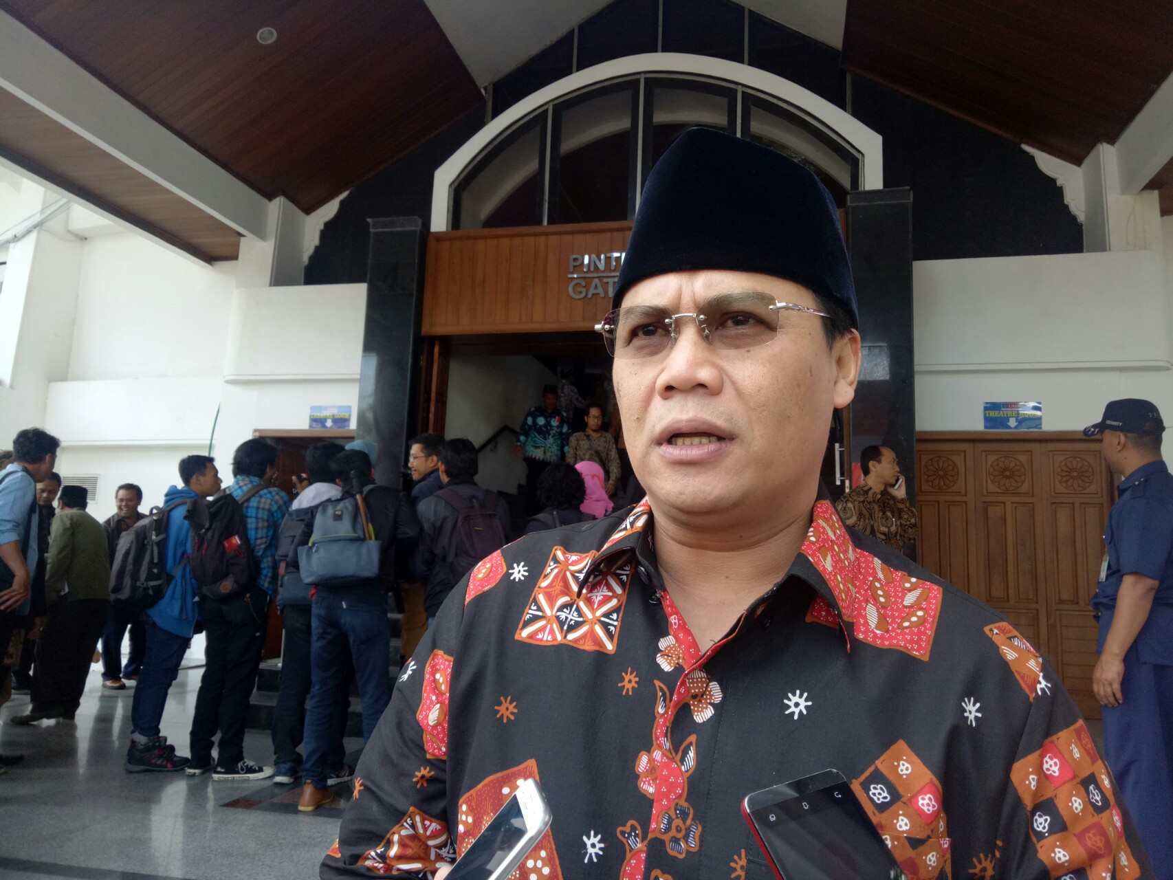 Wakil Sekjen PDIP, Ahmad Basarah usai menghadiri Pidato Kebangsaan di Universitas Muhammadiyah Malang (UMM), Minggu 12 Agustus 2018. (Umar/ngopibareng.id)