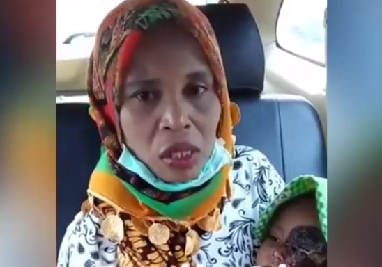 Piki Ananda dalam gendongan sang ibu, Murniati Sumila Dewi.