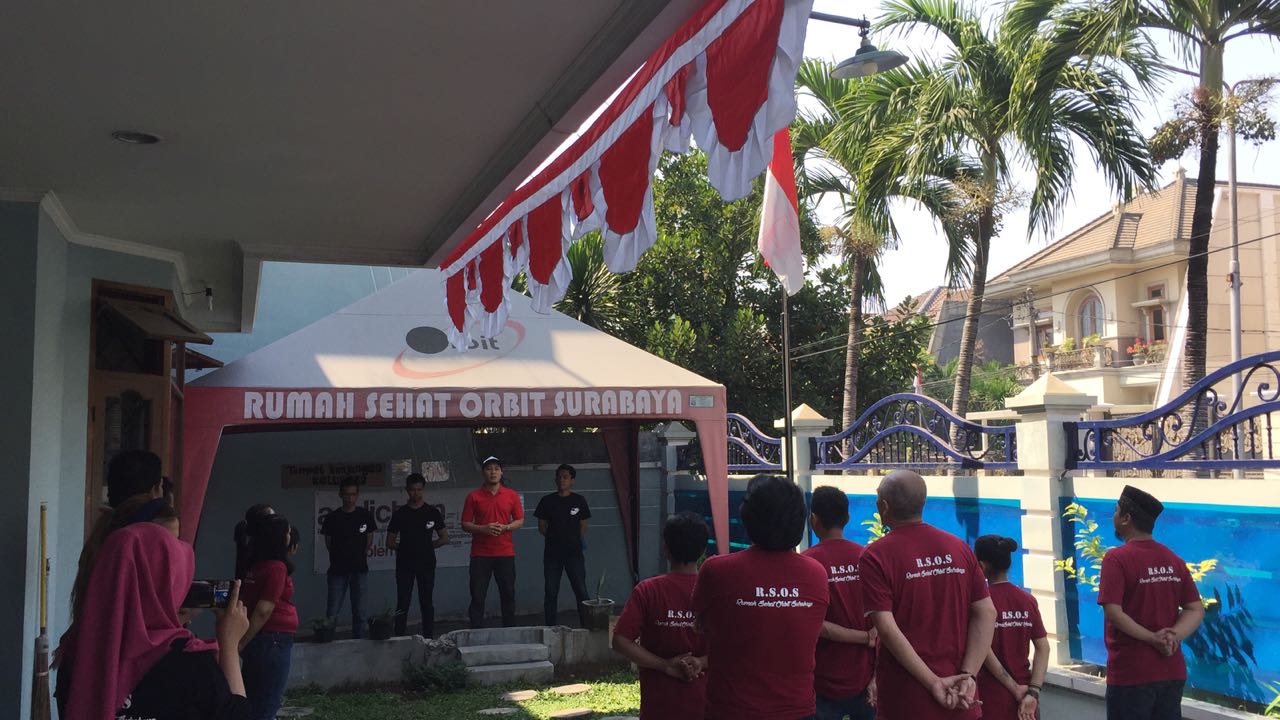 Para pasien rehabiltasi pecandu narkoba menggelar upacara peringatan HUT RI ke-73, Jumat, 17 Agustus 2018. (Foto: witanto/ngopibareng.id)