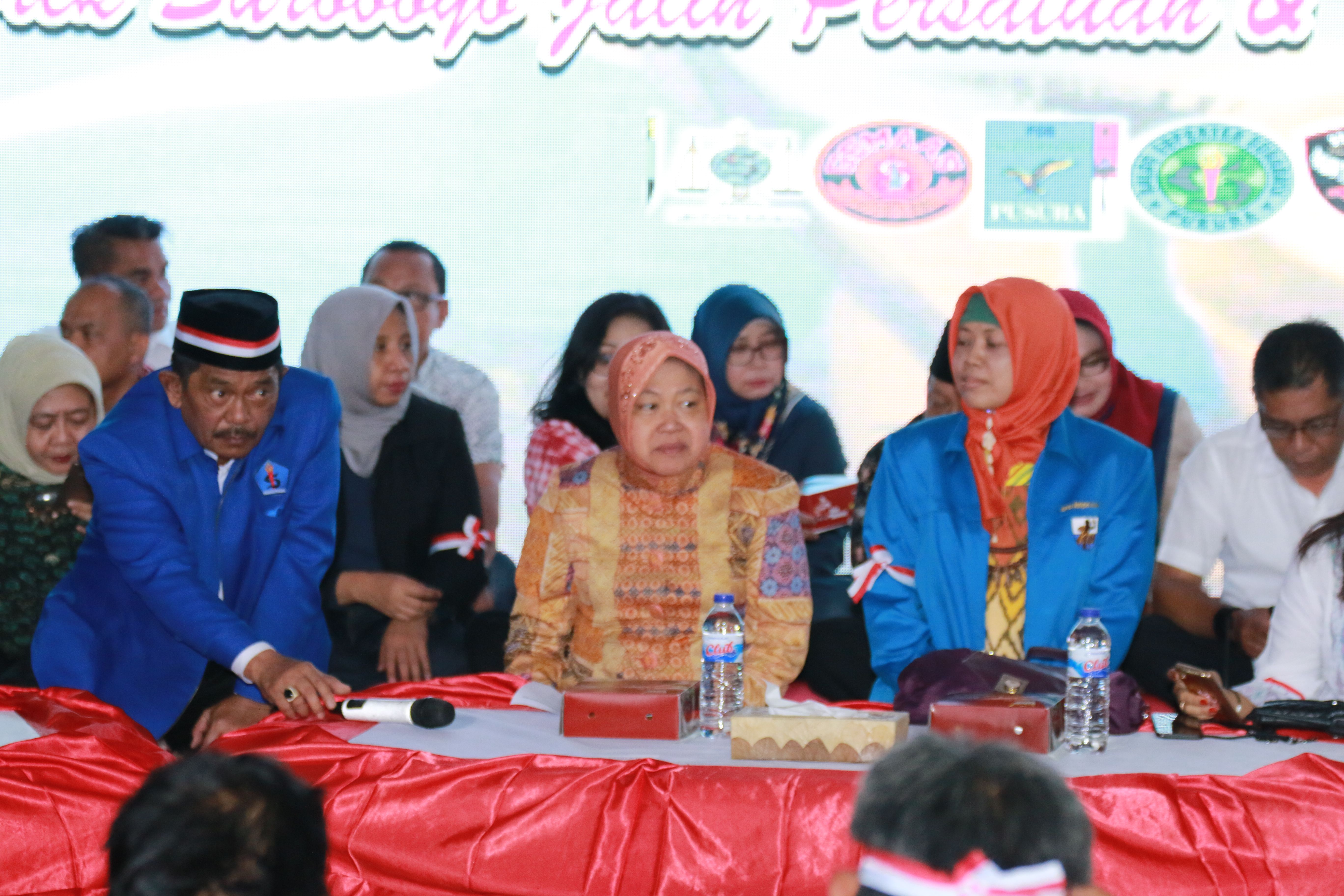 Risma menghadiri silaturahmi Arek-arek Surabaya, di Taman Surya Balai Kota Surabaya, Jumat, 17 Agustus 2018, malam. 