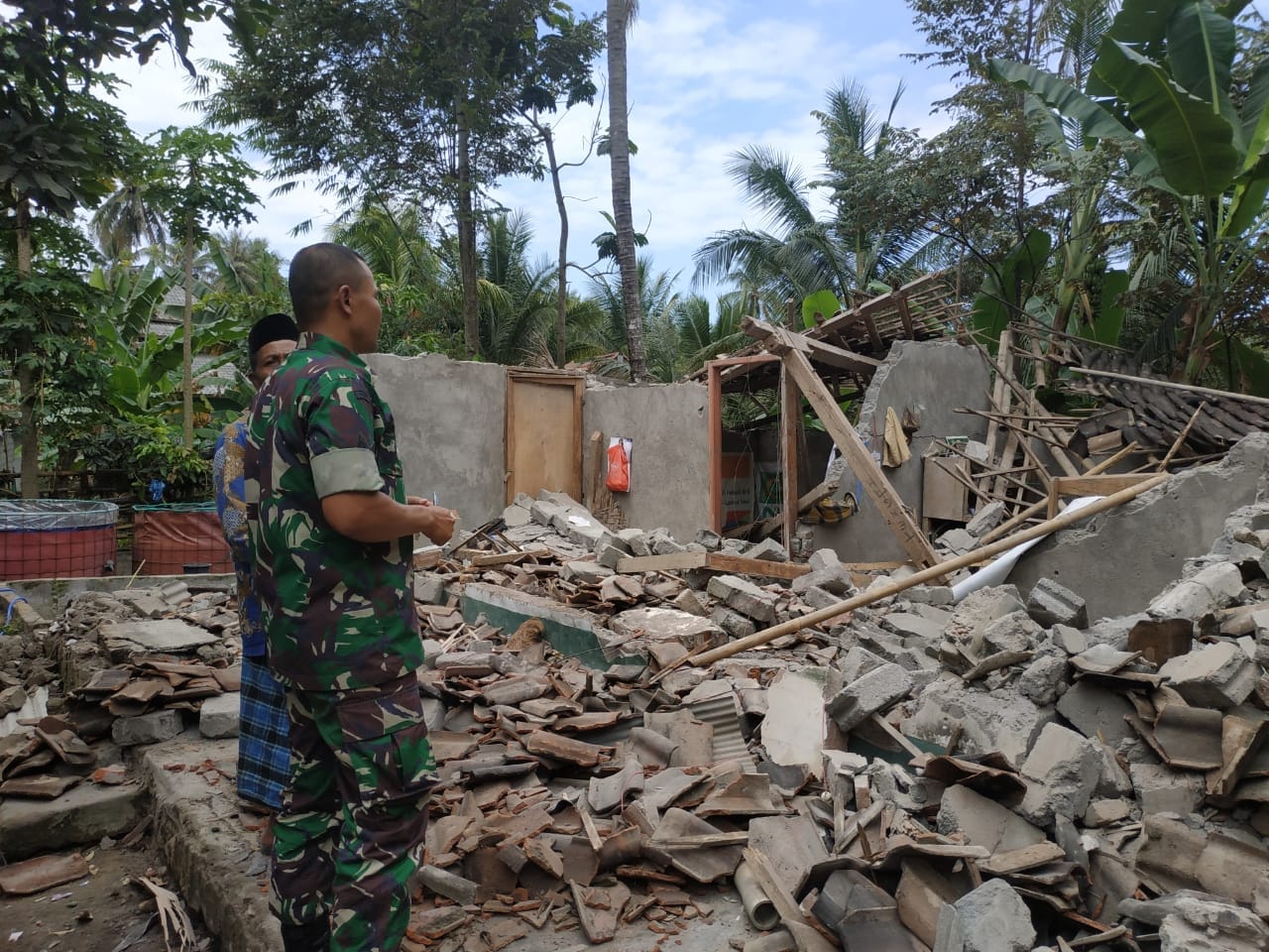 Kerusakan akibat gempa susulan (19/8). Foto : BNPB