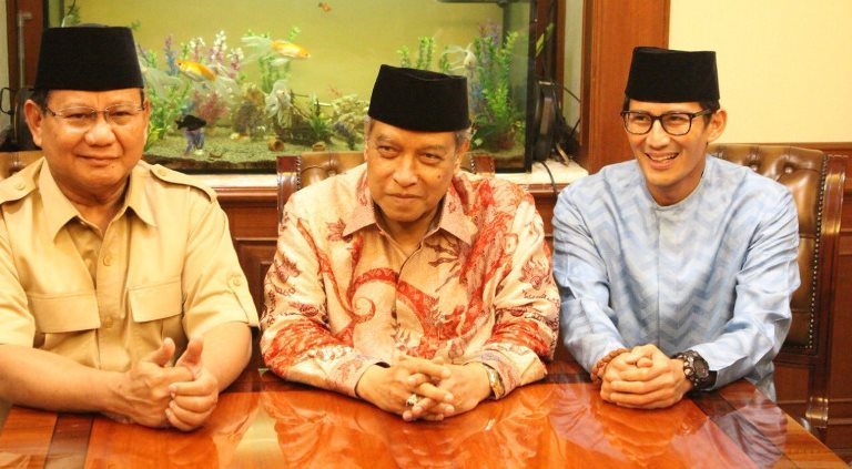 Said Agil Siradj, diapit Prabowo Subianto dan Sandiaga Uno dalam pertemuan di PBNU beberapa waktu lalu. (Foto: Istimewa)