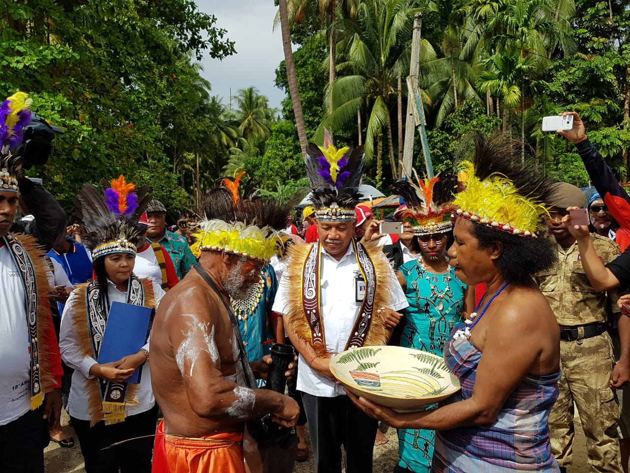 Begini cara masyarakat Papua menyambut wisatawan... foto:istimewa/kemenpar