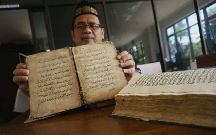 TEBUIRENG: Kitab-kitab Kiai Hasyim Asy'ari tersimpan di Pesantren Tebuireng Jombang. (foto: ist)