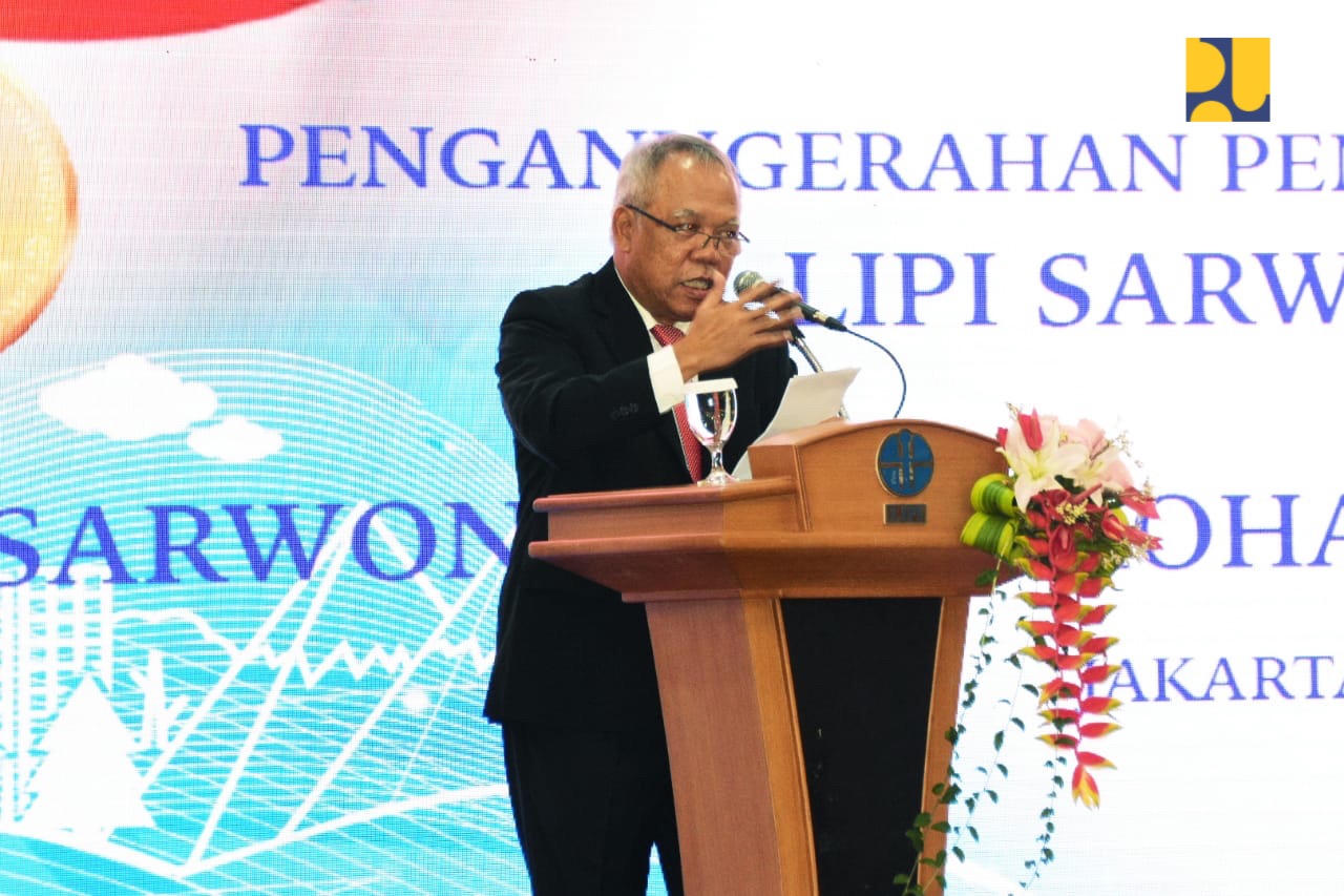 Menteri PUPR, Basuki Hadimoelyono, memberikan sambutan dalam kerjasama dengan LIPI dalam upaya penataan kawasan kebun raya di beberapa povinsi di Indonesia. (Foto: Biro Kompublik PUPR)