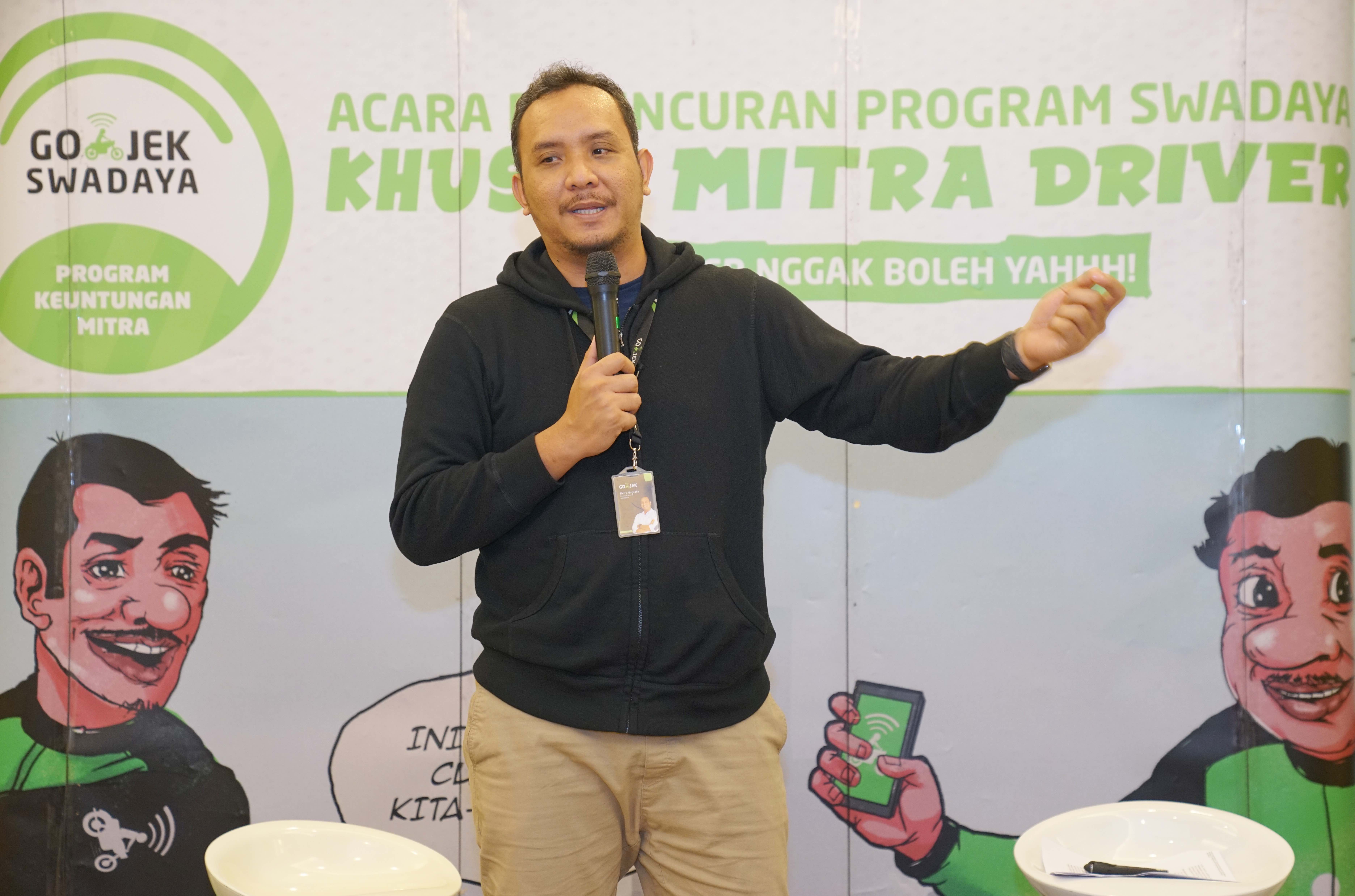 Delly Nugraha ketika mendiskusikan program Go-jek Swadaya di Zest Hotel Jemursari Surabaya, Senin, 27 Agustus 2018. (Foto: Amanah/ngopibareng.id)