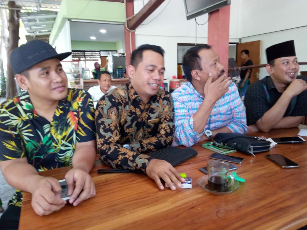 Kasatkornas Banser H Alfa Isnaeni dan Ketua Panitia Aksi #2019GantiPresiden mengadakan konferensi pers di Surabaya, Senin, 27 Agustus 2018. (Foto:Haris/ngopibareng.id)