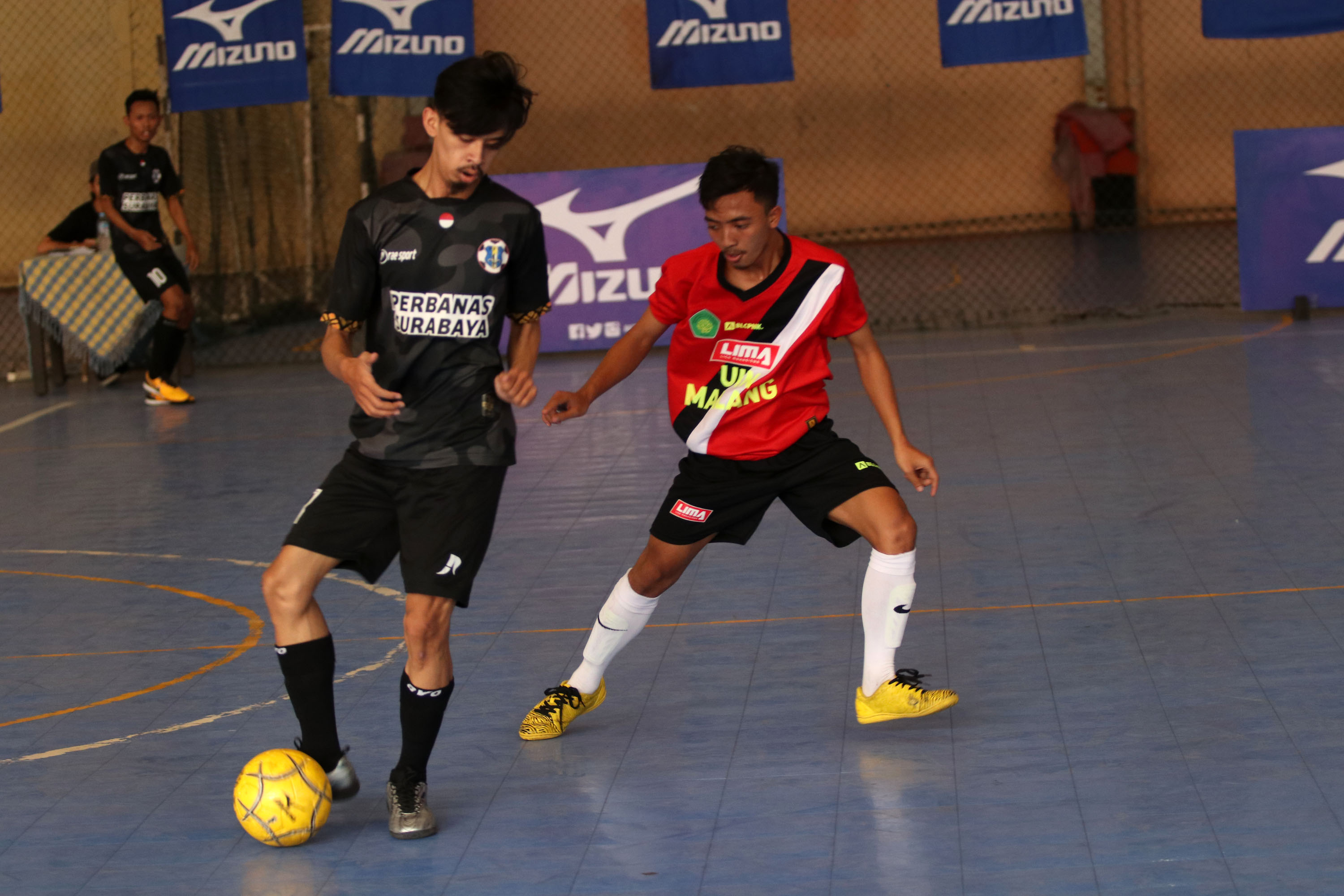 Universita Surabaya (Ubaya) sukses melangkah ke babak perempat final di Mizuno University Futsal Tournament. (foto: Haris/ngopibareng)