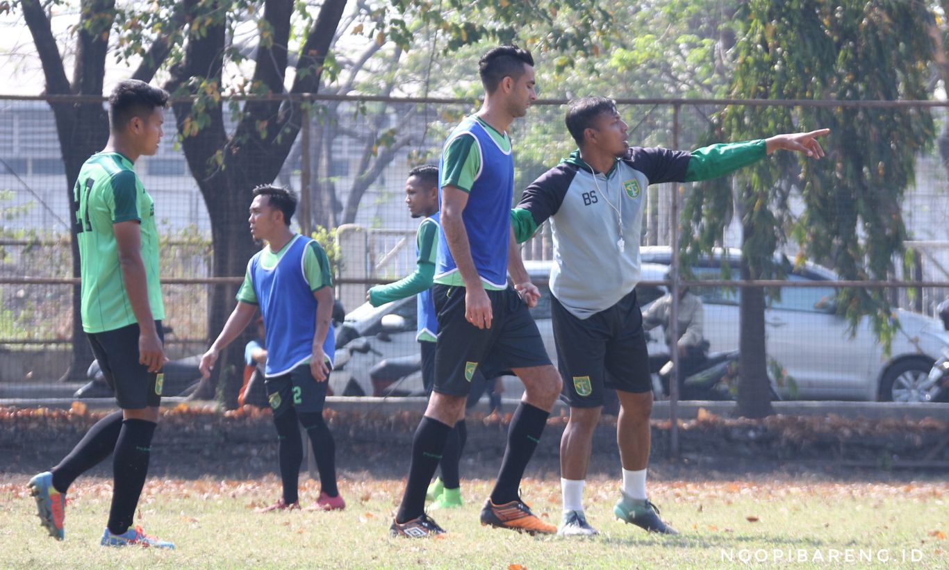 Asisten Pelatih Persebaya Surabaya, Bejo Sugiantoro. (Foto: Haris/ngopibareng.id)