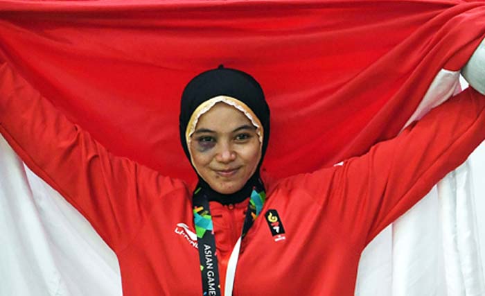  Pesilat Indonesia peraih medali emas Sarah Tria Monita, untuk Kelas C Putri Asian Games 2018. (Foto: Melvinas Priananda/Antara)