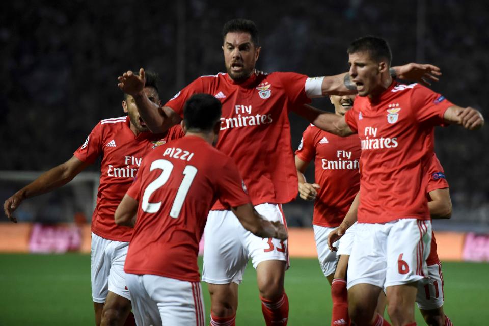 Benfica memastikan lolos ke fase grup Liga Champions,. foto:reuters