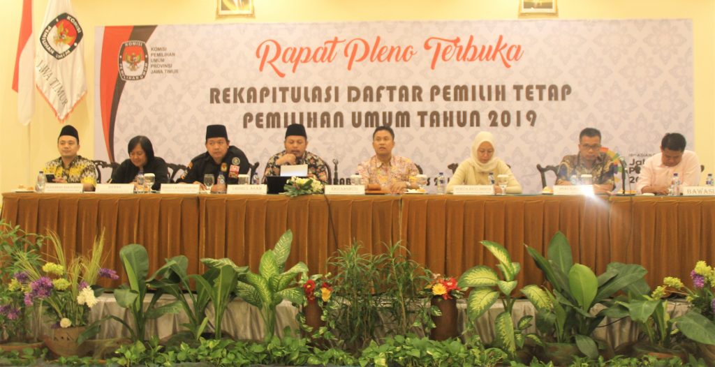 KPU Jatim lakukan rekapitulasi DPT Pemilu 2019, di Surabaya, Rabu, 29 Agustus 2018. (Foto: Farid/ngopibareng.id)