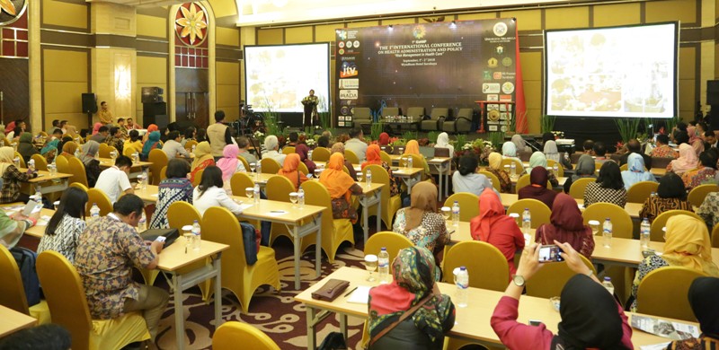 Wali Kota Surabaya Tri Rismaharini membuka acara the 1st international conference on health administration and policy (ICoHAP) atau konferensi internasional pertama tentang administrasi dan kebijakan kesehatan di Hotel Wyndam Surabaya, Sabtu, 1 September 2018.