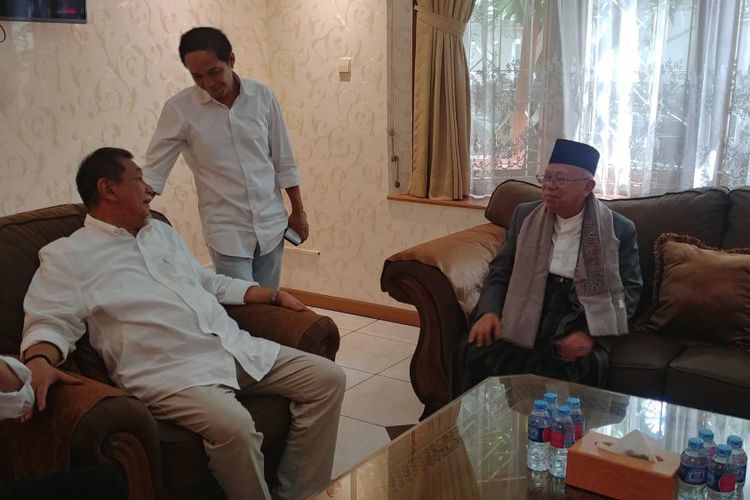 PILIHAN: Bersama Kiai Ma’ruf Amin, Deddy Mizwar ikut rapat di Rumah cemara, di Jakarta, Sabtu (1/9/2018). (foto: hms pdip for ngopibareng.id)