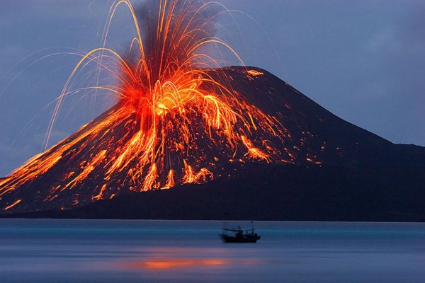 Letusan Anak Krakatau. Foto : dok/antara