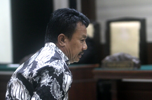 Mantan Bupati Jombang, Nyono usai mendengar vonis hakim.foto; Tomi/ngopibareng.id