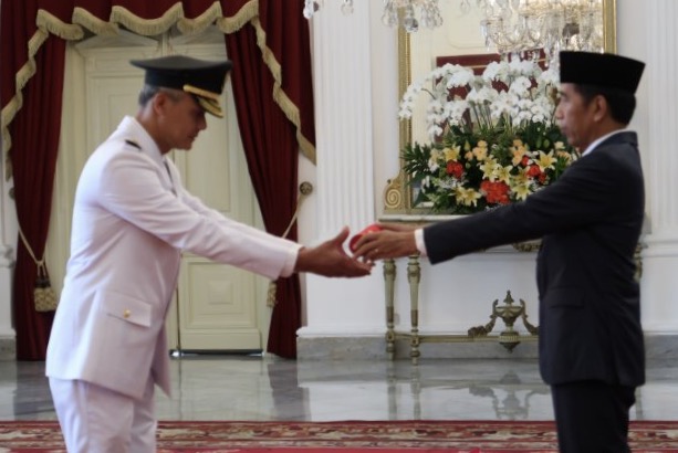 Gubernur Jawa Tengah Ganjar Pranowo saat dilantik Presiden Jokowi (5/9) Foto : antara