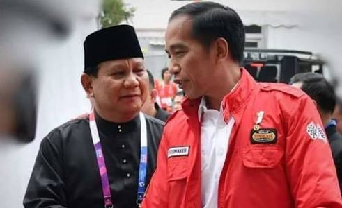 Dua calon Presiden sama-sama berkunjung ke Surabaya, pagi ini.