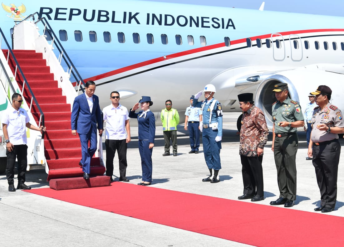 Presiden Joko Widodo saat tiba di Bandara Juanda Surabaya. (Foto: Setpres)