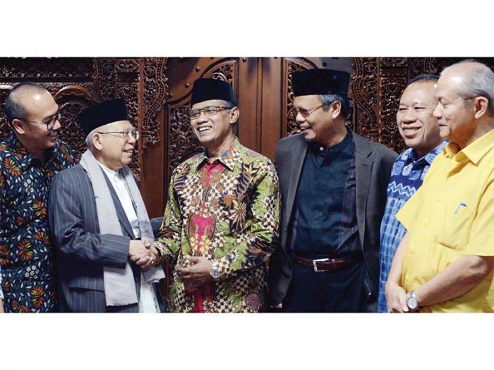 SILATURAHIM: KH Ma'ruf Amin dan Haedar Nashir di PP Muhammadiyah, Jakarta. (foto: md for ngopibareng.id)