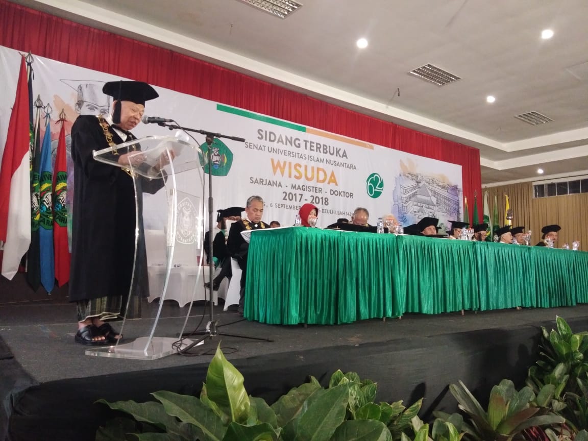 PIDATO; KH Ma'ruf Amin menyampaikan pidato gubes di Universitas Islam Nusantara, Bandung. (foto: kma for ngopibareng.id)