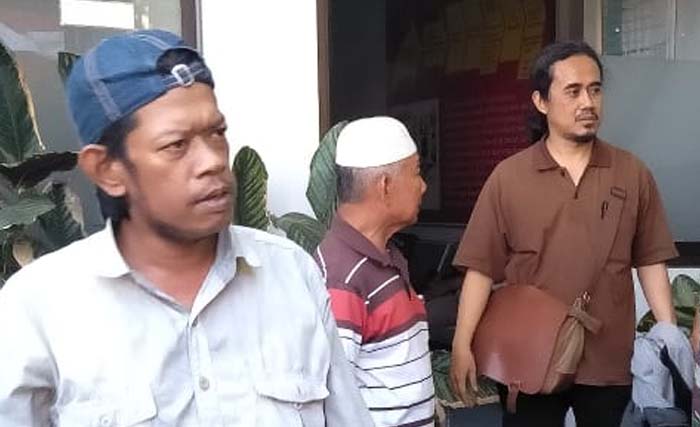 Achmad Alamudi (kanan) dan Agus Ridwan (kiri), berada di suatu tempat di Surabaya. (Foto:Istimewa)