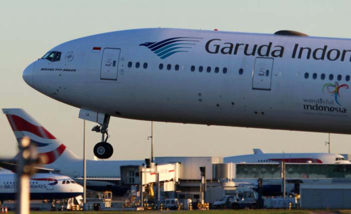 Pesawat Garuda take off di Bandara Internasional Heathrow, London. (foto: Simple Flying) l
