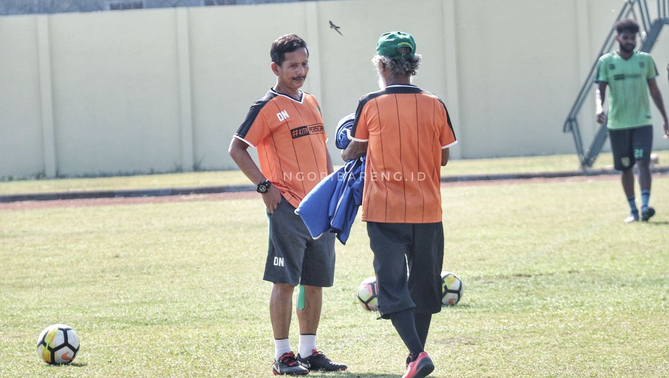 Pelatih Persebaya, Djajang Nurdjaman di Lapangan Jenggolo Sidoarjo. (foto: Haris/ngopibareng)