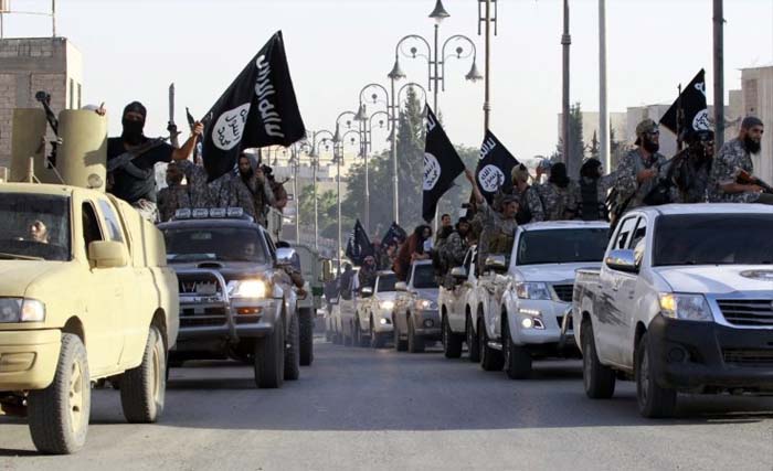 Kelompok ekstrimis ISIS berparade setelah merebut sebagian wilayah Suriah. (Foto: AFP)