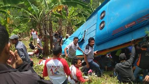 Bus Pariwisata yang ditumpangi putri Arma masuk jurang di Sukabumi. Foto : antara 